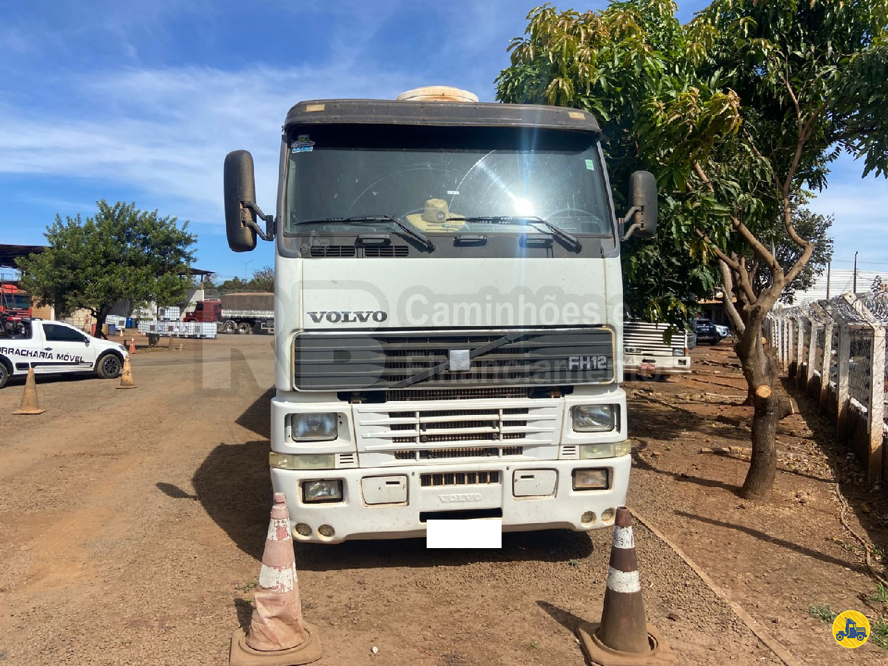 CAMINHAO VOLVO VOLVO FH12 380 Cavalo Mecânico Cavalo 6x2 RB Caminhões & Financiamentos ARAGUARI MINAS GERAIS MG
